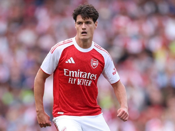 Christian Norgaard Senang Cetak Gol dalam Debut di Emirates Stadium